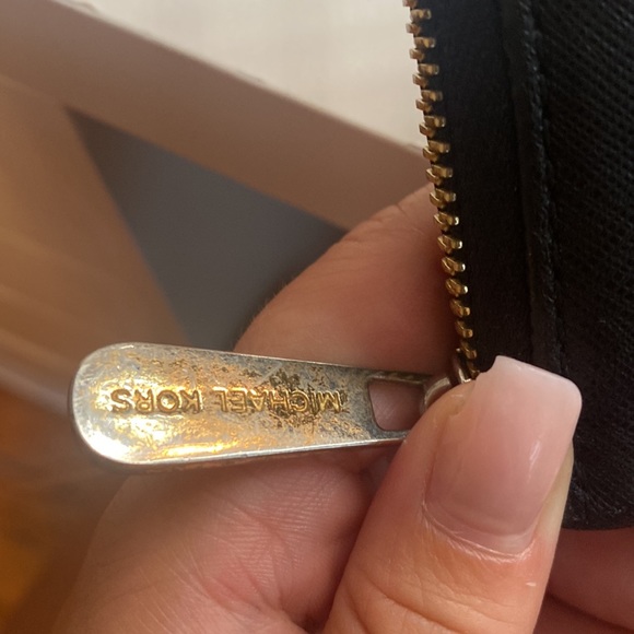 Michael Kors Wallet - Picture 4 of 7